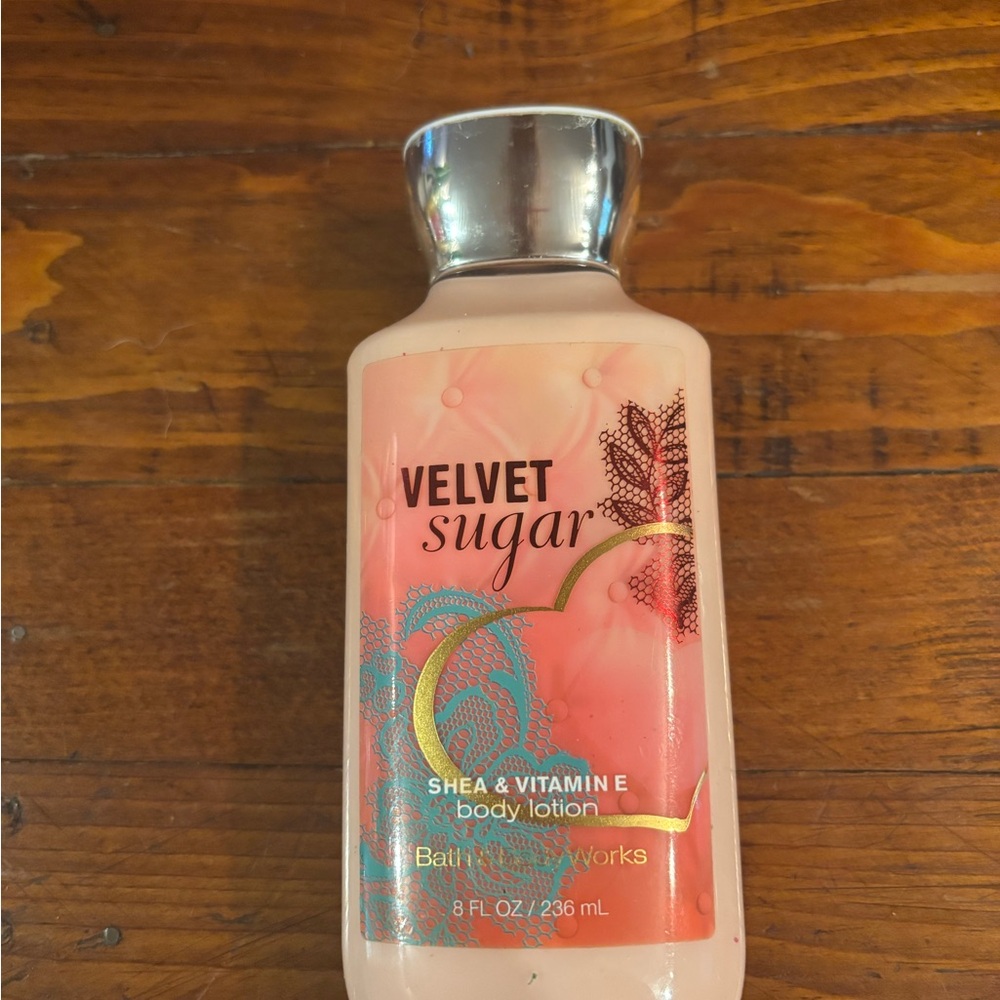 Bath & Body Works Velvet Sugar Body Lotion - Pink and Gold